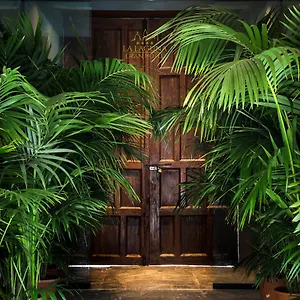 https://la-laguna-gran-hotel.adeje-hotels.com